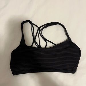 Cute Lululemon sports bra size 4